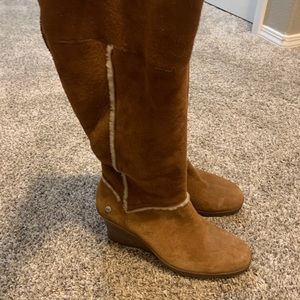 Ugg wedge suede boot